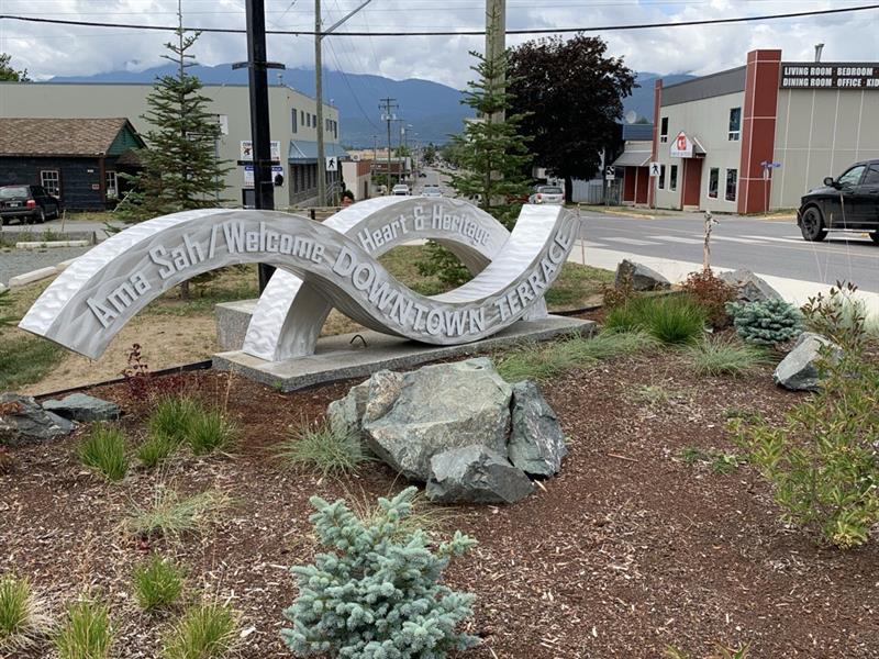 Welcome sign marking entrance to downtown